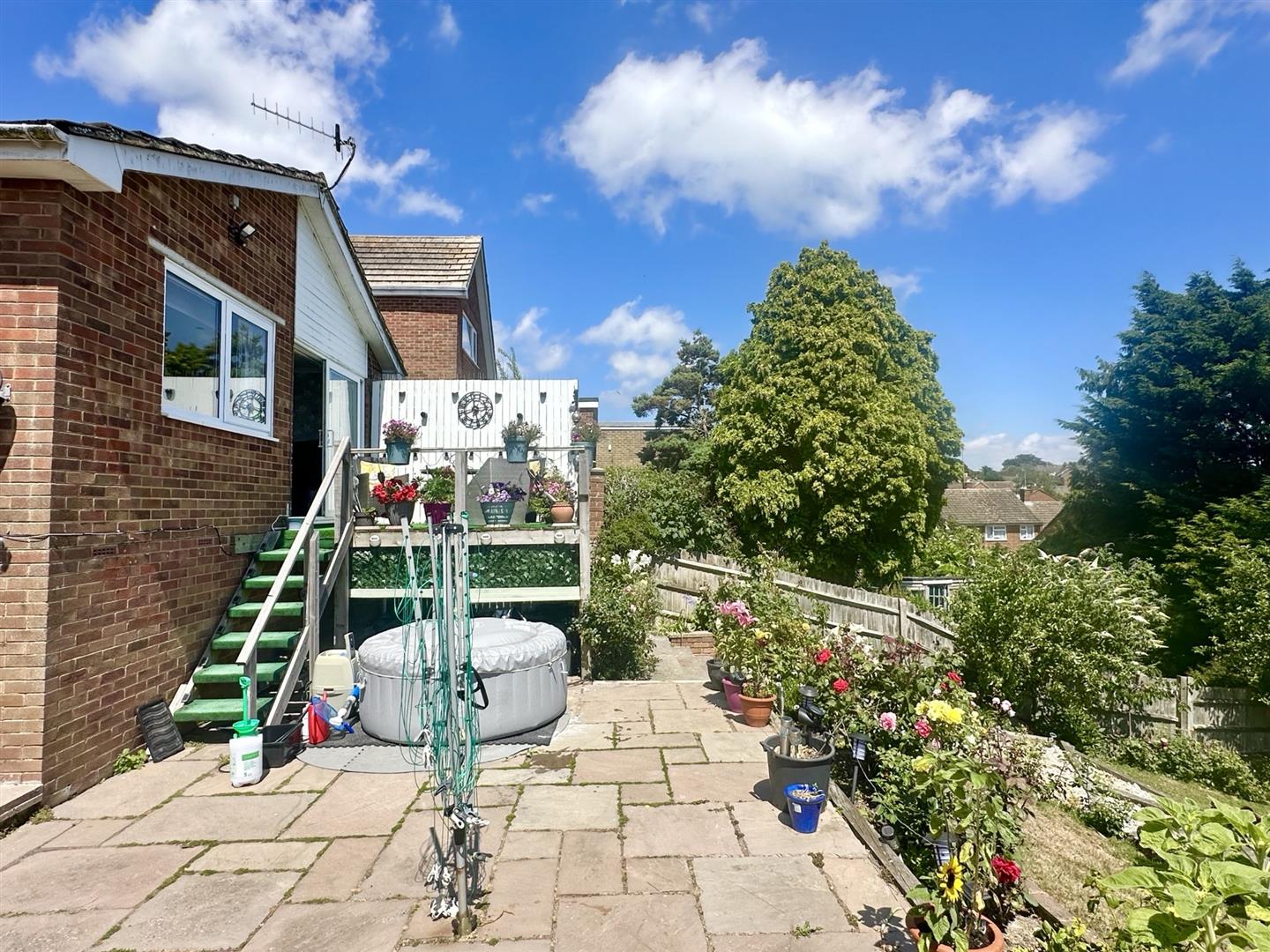 Pine Avenue, Hastings